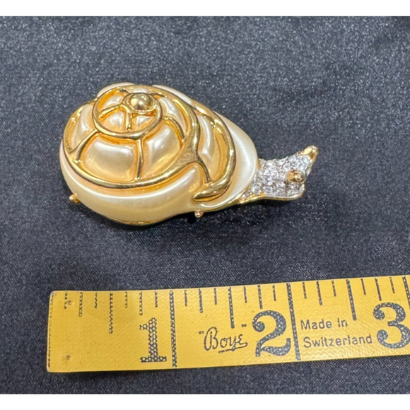 Vintage KJL Snail Brooch Pin Large Pearlized Clear Rhinestone Kenneth Jay Lane - Picture 3 of 4